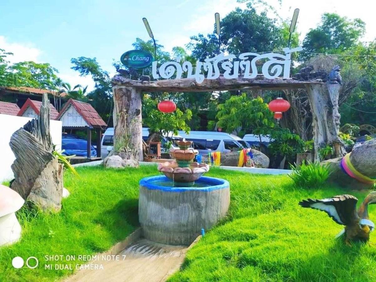 Denchai City Resort เด่นชัยซิตี้ รีสอร์ท Phrae Extérieur photo