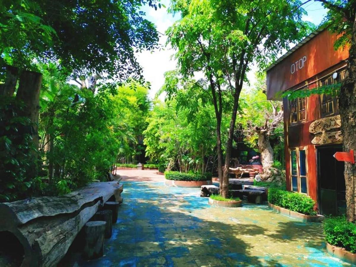 Denchai City Resort เด่นชัยซิตี้ รีสอร์ท Phrae Extérieur photo