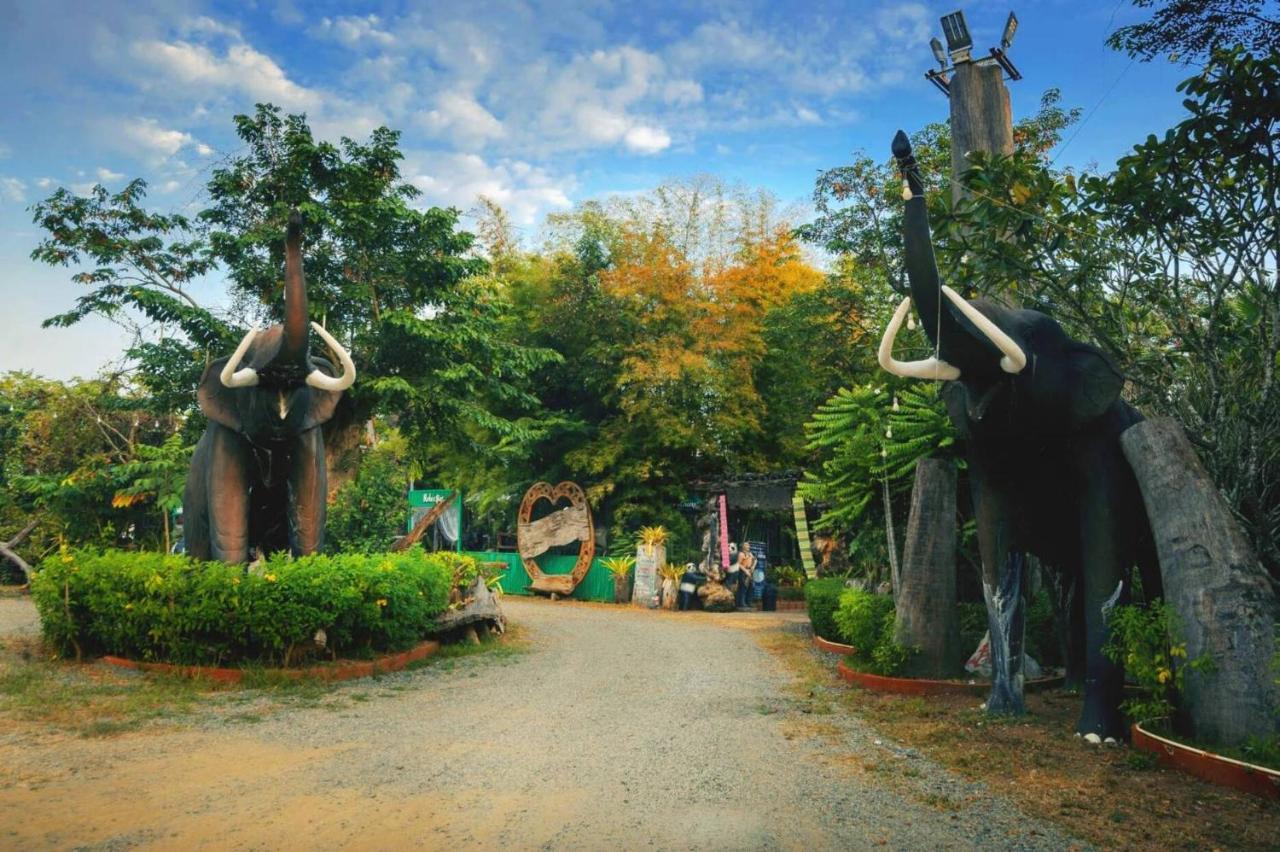 Denchai City Resort เด่นชัยซิตี้ รีสอร์ท Phrae Extérieur photo