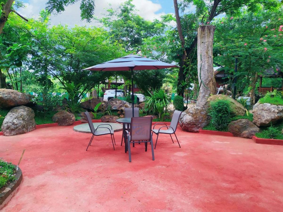 Denchai City Resort เด่นชัยซิตี้ รีสอร์ท Phrae Extérieur photo