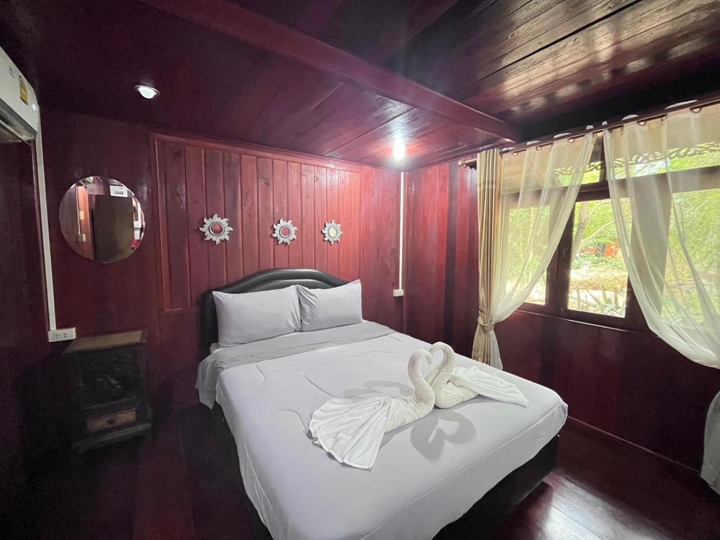 Denchai City Resort เด่นชัยซิตี้ รีสอร์ท Phrae Extérieur photo